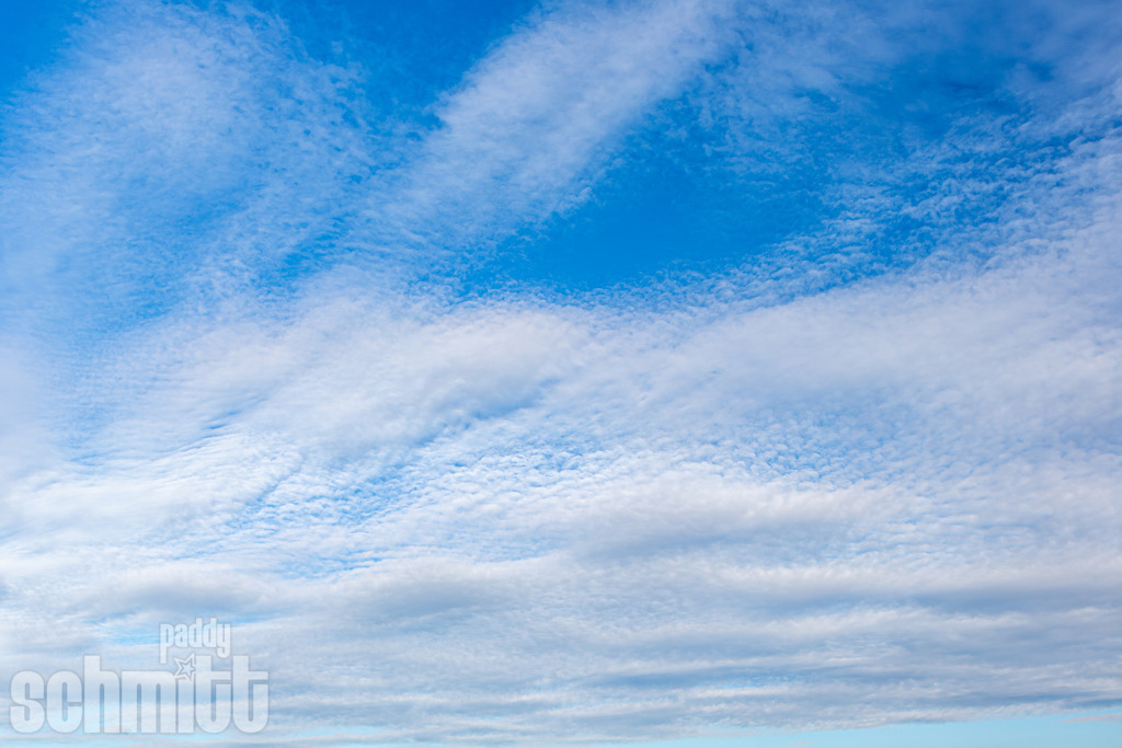 PS-Wolken-2026-11 | Entdecke die größte Bildgalerie der Region mit Fotografien aus dem Allgäu, der Bodenseeregion, Oberschwaben, dem Donautal und der Schwäbischen Alb. Landschaften, Luftaufnahmen und Reisefotografie als Wandbild und Fotokunst. - Realisiert mit Pictrs.com