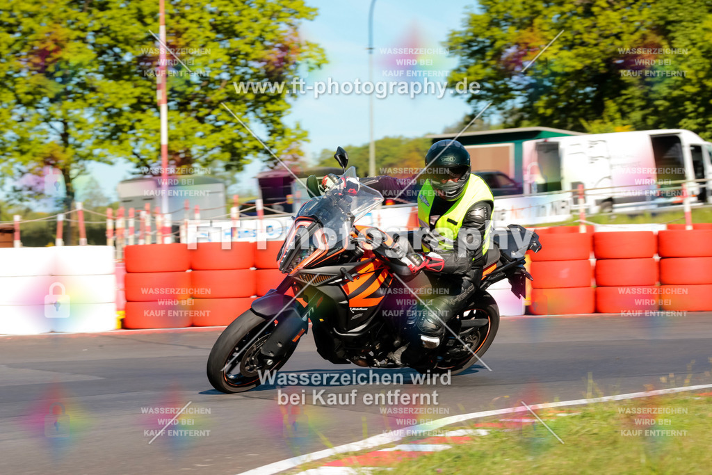 Moto-TeamOBK-21113 | Hier findet Ihr Bilder von Touristenfahrten auf der Nürburgring Nordschleife oder von anderen Veranstaltungen die ich besucht habe. Viel Spass beim Durch Schauen 