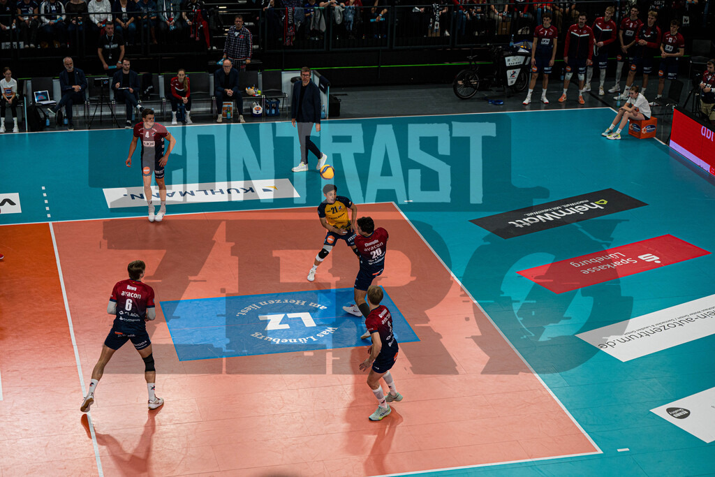 Volleyball I Herren I Saison 2025/2026 I Bundesliga I 5. Spieltag I SVG Lüneburg - VfB Friedrichshafen | CONTRAST ZERØ MEDIA - Realisiert mit Pictrs.com