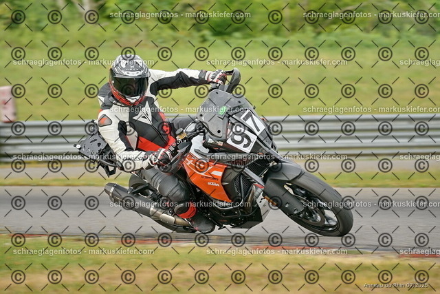 25bt05-0442 | markuskiefer.com - Realisiert mit Pictrs.com