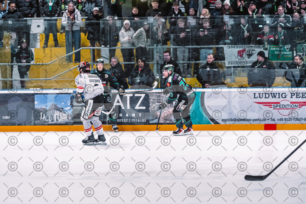 Alligators_vs_Memmingen_05_12_2025-152 | Höchstadt Alligators Fotogalerie: Eishockey-Action aus Franken. Professionelle Spielfotos, Portraits & Stadionbilder zum Download. Jetzt entdecken! - Realisiert mit Pictrs.com