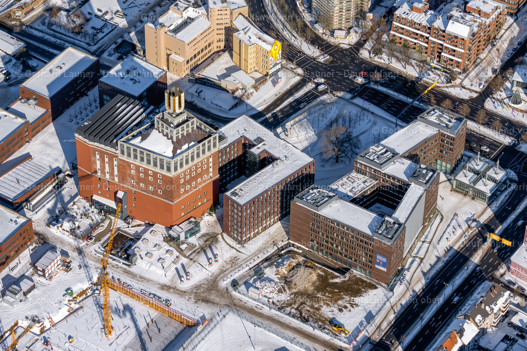 4043822 | DORTMUND 13.02.2021 Winterlich schneebedeckte Museum- und Ausstellungs- Gebäude- Ensemble " Dortmunder U Zentrum für Kunst und Kreativität " an der Emil-Schumacher-Straße im Ortsteil Westpark in Dortmund im Ruhrgebiet im Bundesland Nordrhein-Westfalen, Deutschland. Weiterführende Informationen bei: DORTMUNDER U Zentrum für Kunst und Kreativität. // Wintry snowy museum and exhibition building ensemble "Dortmund U Center for Art and Creativity" on Emil-Schumacher-Strasse in the district of Westpark in Dortmund in the Ruhr area in the state North Rhine-Westphalia, Germany. Further information at: DORTMUNDER U Zentrum fuer Kunst und Kreativitaet. Foto: Gerhard Launer