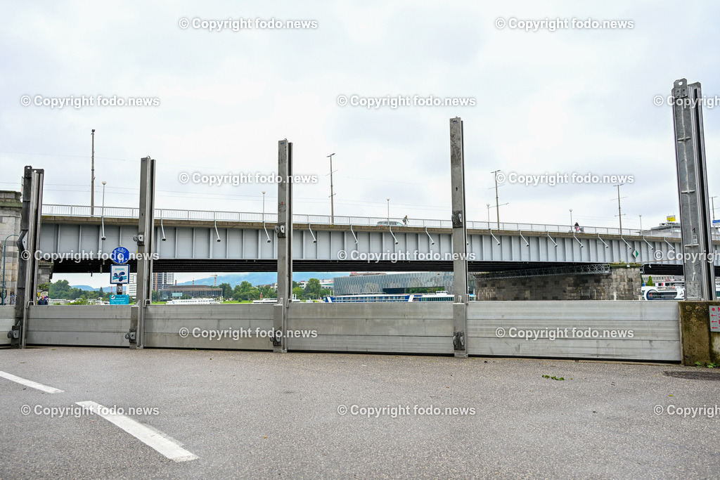 Linz_ Urfahr_ Hochwasserschutz_ 02.06.2024-9 | 02.06.2024, Linz, AUT, Urfahr, Hochwasser, im Bild Vorbereitung Hochwasserschutz Donaulaende Linz Urfahr, Schutzwall Neues Rathaus