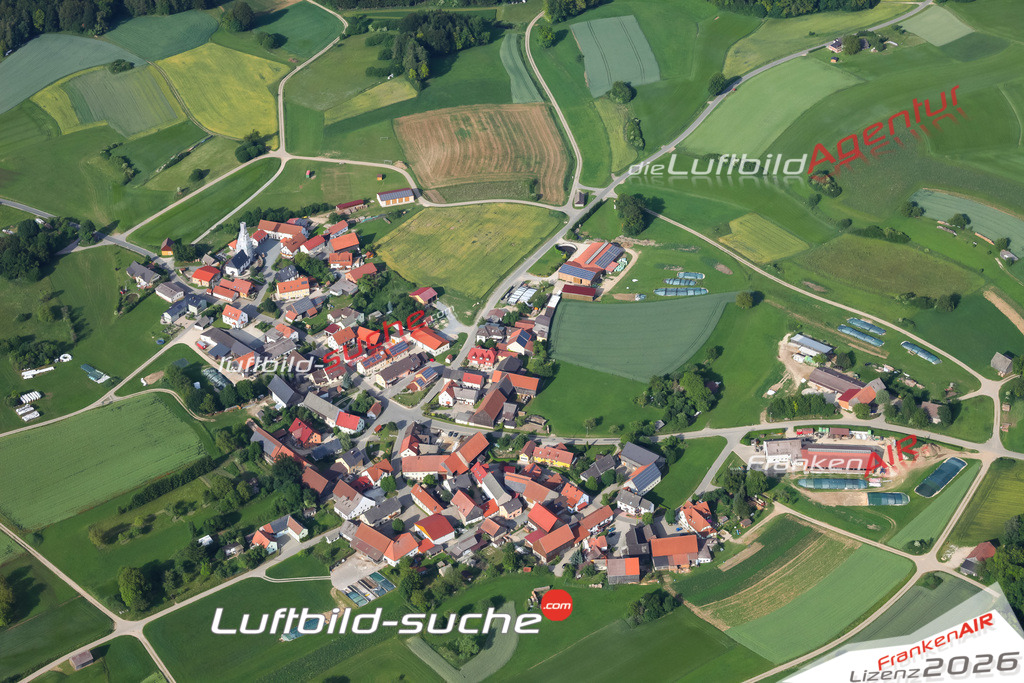 Die Luftaufnahme Weiden - Weismain wurde vom UL-Flugzeug (keine Drohne) aus fotografiert.Hohe Druck- Auflösung-die Geschenkidee!