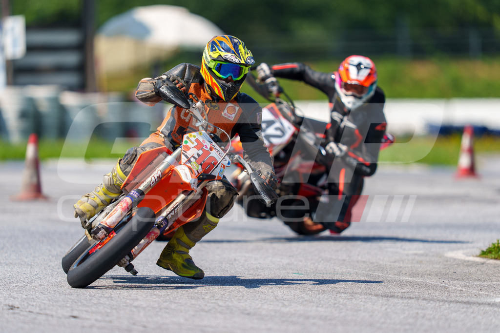 G-Cup + Supermoto Staatsmeisterschaft + Hungarian Supermoto Championship | GRIPcapture steht für authentische Sportfotografie in Österreich – für Momente, die mehr sind als Geschwindigkeit oder Ergebnis. Es geht um Emotion, Spannung, Fokus und den Augenblick, der oft nur einen Wimpernschlag dauert.Ob Motorsport, Teamsport oder 