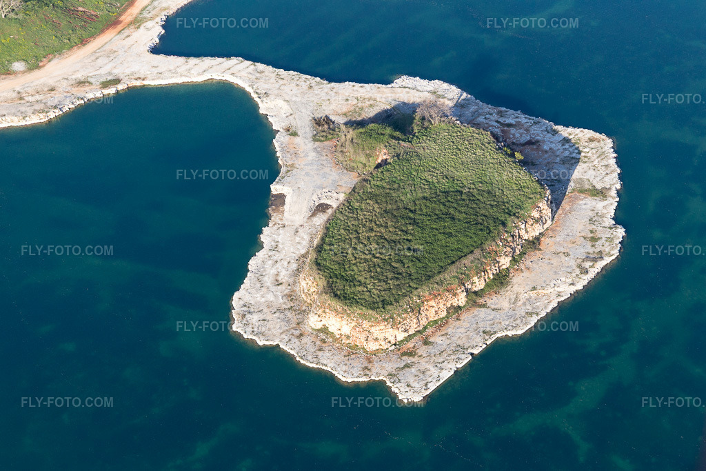 Aerial view: View of the town in Umag in the state Gespanschaft Istrien, Croatia. – Photo: IMG_106102.jpg taken on 04/13/2018 by Werner Riehm/FLY-FOTO.com – Resolution of the original: 4533 x 3022 px