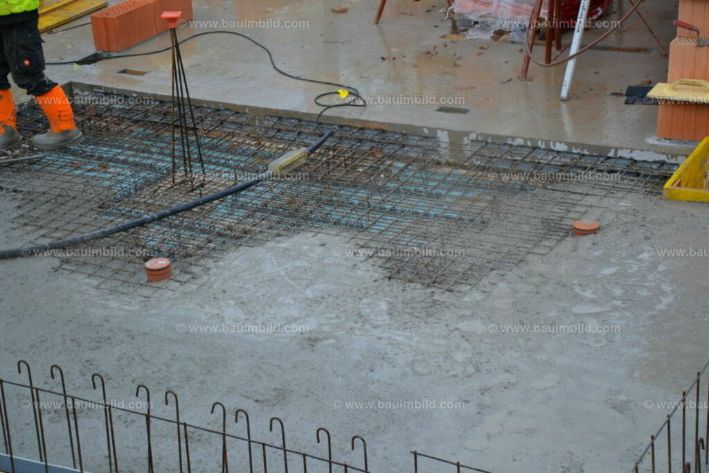 bib-lg04-betonarbeiten-0585 | Nach LV-Leistungsgruppen sortierte Detailfotos über den Bau eines Hauses. Alle Hausbau-Bilder direkt vom Urheber und Autor der Website Haus-Selber-Bauen.com