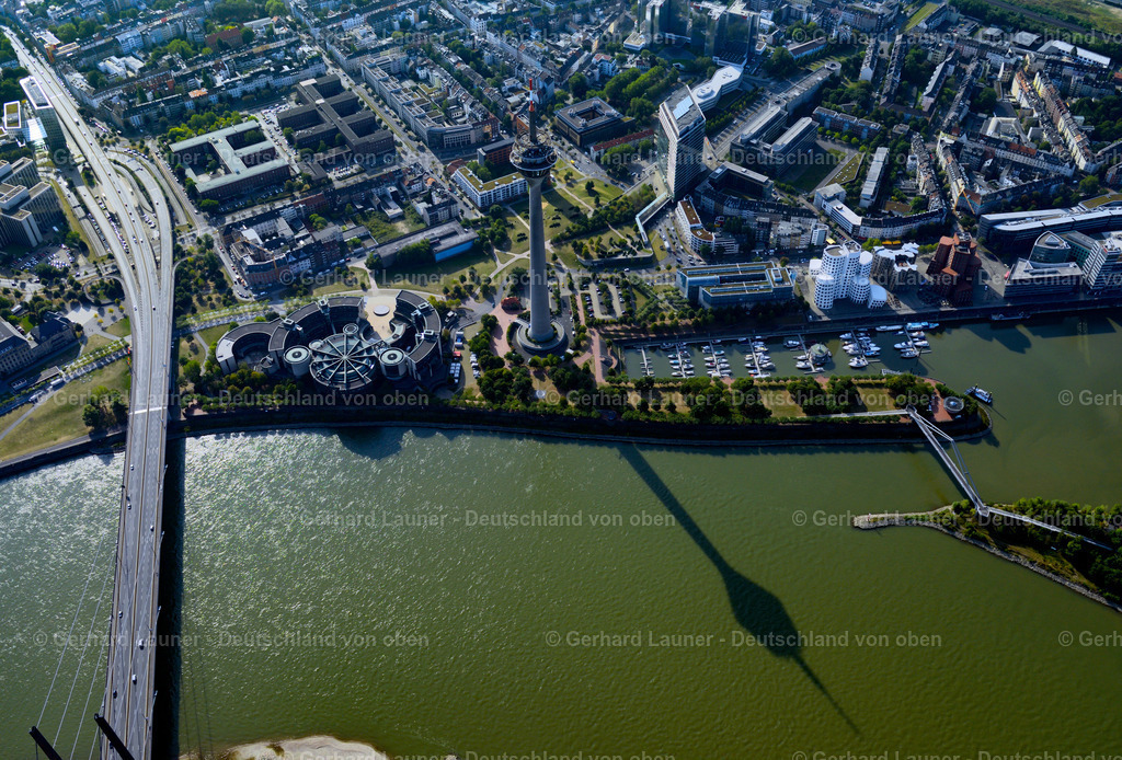3293414 | Düsseldorf-Hafen, Medienhafen Düsseldorf, ist ein Stadtteil der durch Industrie, Logistik, Gewerbe und Büronutzung geprägt ist
