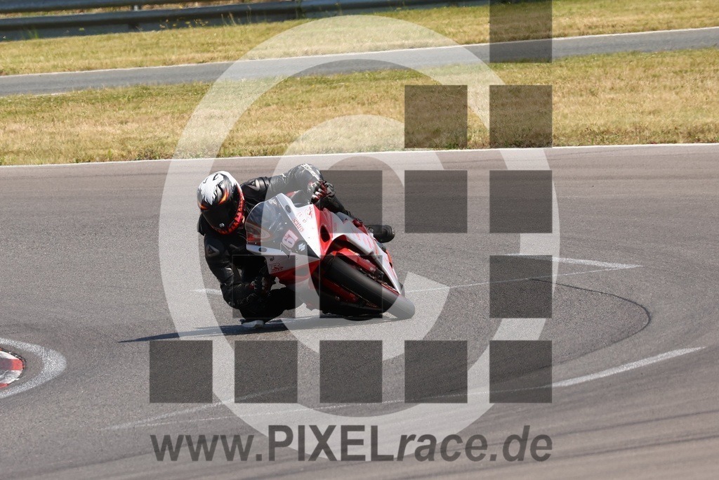 0167-20240720_02854 | Schöne Erinnerungen an spannende Momente - das festzuhalten ist unser Job. PIXELrace.de ist seit 2003 auf den Rennstrecken Europas unterwegs um die Action draußen beim Fahren und die wunderbare Stimmung imm Fahrerlager für euch einzufangen.