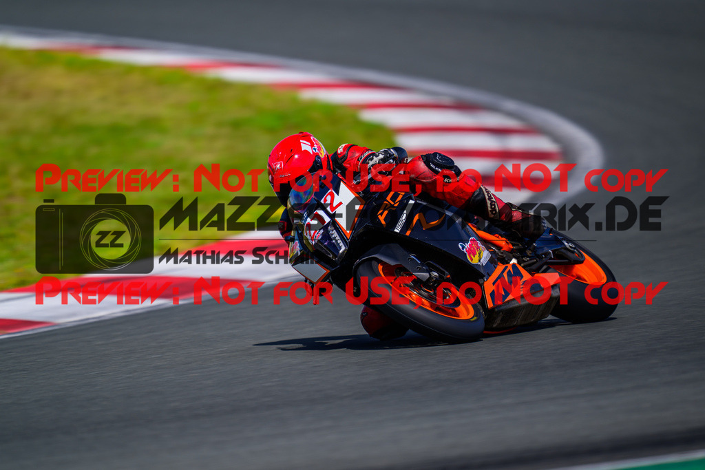 MaZZes_FotoMatrix_240725_6007705_5080 | ROT