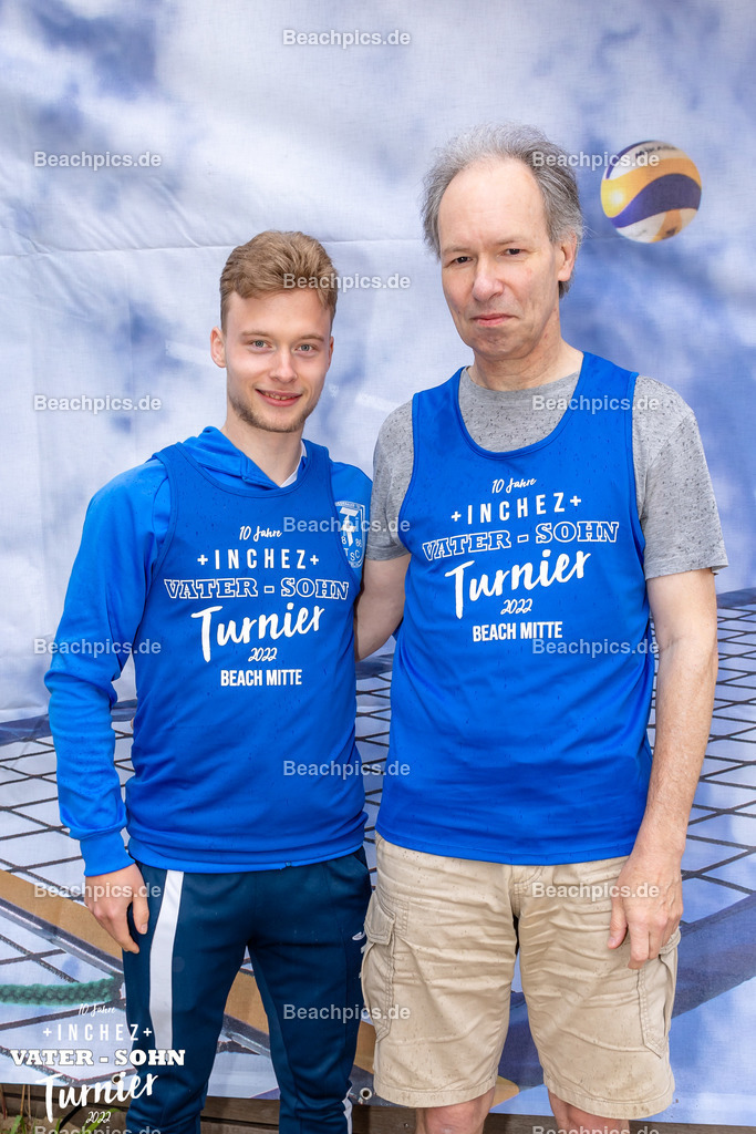 2022-00063128-Vater-Sohn-Turnier-Teamfotos-2 | 26.05.2022; Berlin Foto: Gerold Rebsch - www.beachpics.de