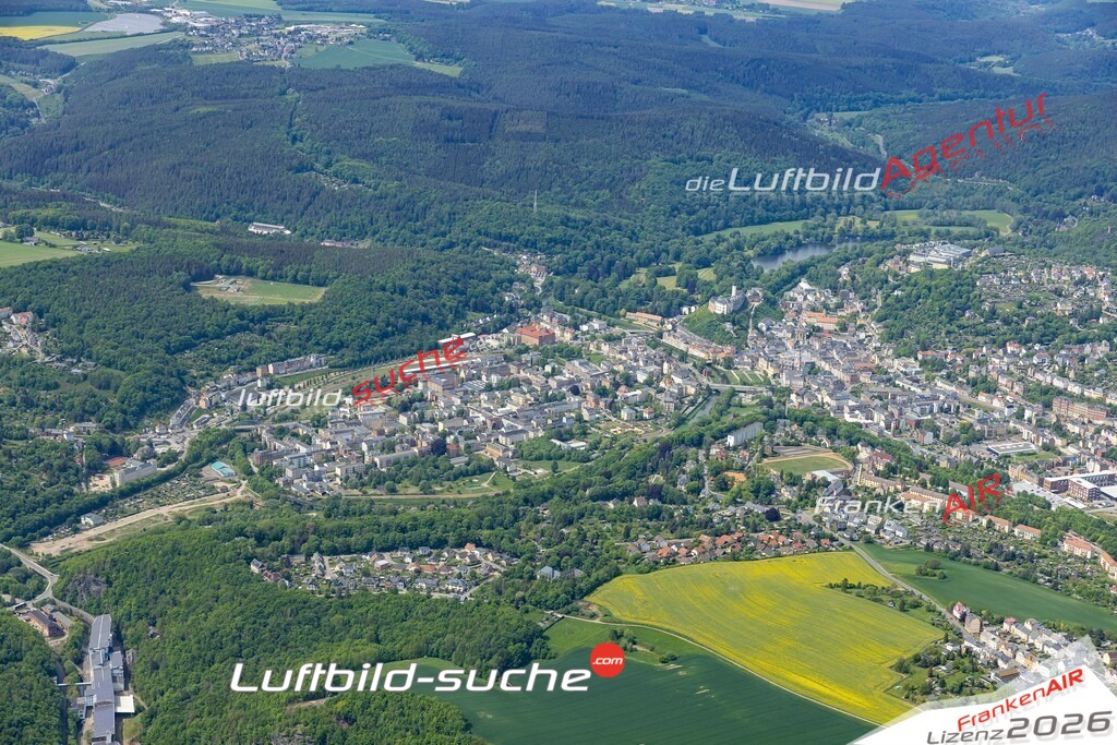 Das Luftbild der Stadt Greiz wurde 2022 vom Flugzeug heraus erstellt (keine Drohnen-Aufnahmen) Aufnahmehöhe ca.450 Meter- hohe Bildauflösung und Druck-Qualität. Garantiert!