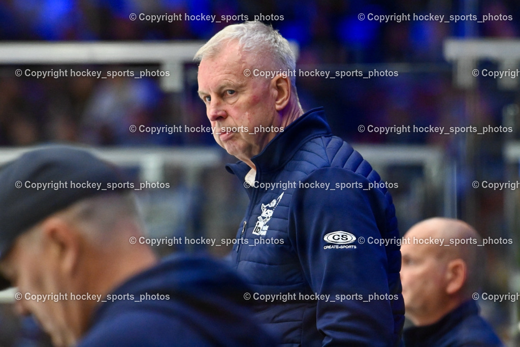 EC IDM Wärmepumpen VSV vs. HC Pustertal 8.10.2023 | Headcoach EC VSV Rob Daum, EC IDM Wärmepumpen VSV vs. HC Pustertal 8.10.2023, EC IDM Wärmepumpen VSV vs. HC Pustertal am 08.10.2023 in Villach (Stadthalle Villach), Austria, (Photo by Bernd Stefan)