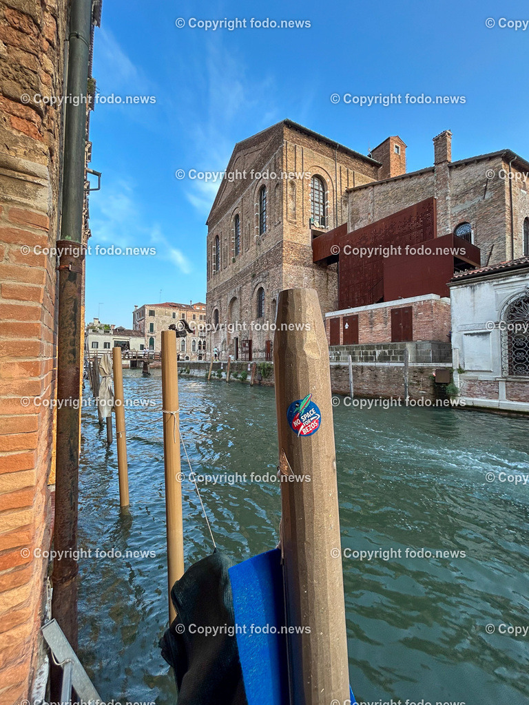 Italien_ Venedig_ Bezos_ 22.06.2025-3 | 22.06.2025, Italien, ITA, Venetien, Venedig, im Bild Venedig, Stadtansichten, Jeff Bezos, Hochzeit, Protest, Aufkleber, Amazon, No Space for Bezos, Italien, Feature, Symbolbild, Creativ, Kreativ