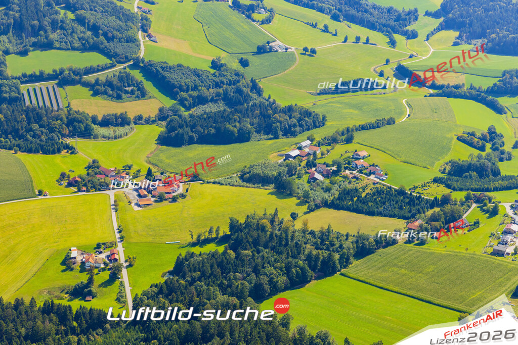 Geschenkidee Denkhof bei Büchlberg -Die Luftbildaufnahme wurde 2025 vom UL-Flugzeug heraus erstellt ( keine Drohne ) - Hochauflösende Luftaufnahme -Nicht vergleichbar mit Google Maps oder Satelittenbilder- Die Geschenkidee !Mit Lizenz und Bildrechte bestellbar