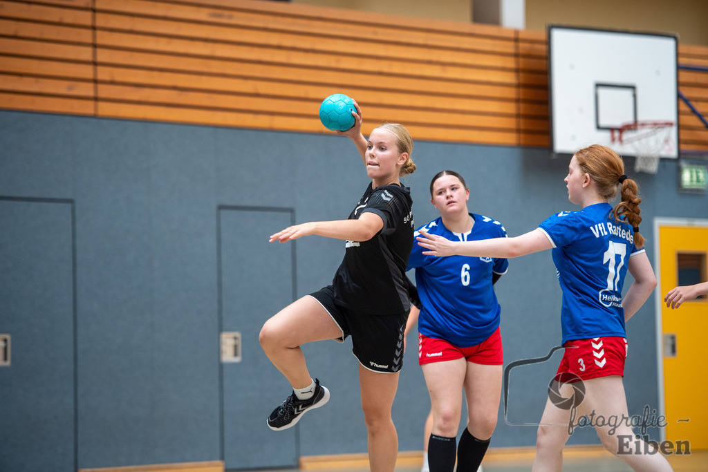 VfL Rastede-SG FriPe | C-Juniorinnen Landesliga; VFL Rastede (blau) - SG FriPe (schwarz) am 22.09.2024; in Rastede (Sporthalle Feldbreite), Photo: Philip Eiben 2024 - Realisiert mit Pictrs.com