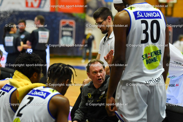 AUT, BSL, Basketball, Gmunden Swans vs Bulls Kapfenberg | 27.03.2022, Volksbank Arena Gmunden, AUT, BSL, Gmunden Swans vs Bulls Kapfenberg, im Bild Anton Mirolybov, Head Coach Basket Swans Gmunden (Swans), Team Basket Swans Gmunden


// BSL, Basketball Super League Match between Gmunden Swans and Bulls Kapfenberg in Gmunden, Austria on 2022/03/27