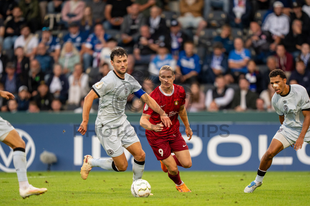 SG Sonnenhof Großaspach vs. Arminia Bielefeld, Fussball, DFB-Pokal, 1. Runde, 22.08.2026 | Marlon Fass (SG Sonnenhof Großaspach, #09),SG Sonnenhof Großaspach vs. Arminia Bielefeld, Fussball, DFB-Pokal, 1. Runde, 22.08.2026,DFB regulations prohibit any use of photographs as image sequences and/or quasi-video