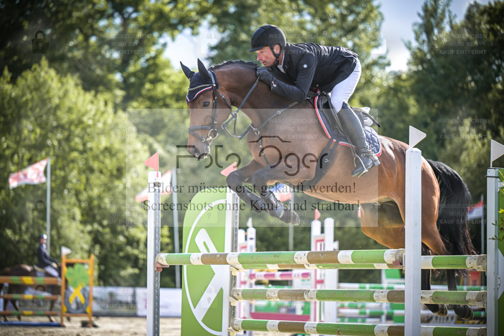 DOS_0066 | Entdecke hochwertige Reitturnierfotos von Foto Oger. Professionell, emotional und authentisch – jetzt Lieblingsmomente im Shop bestellen. - Realisiert mit Pictrs.com