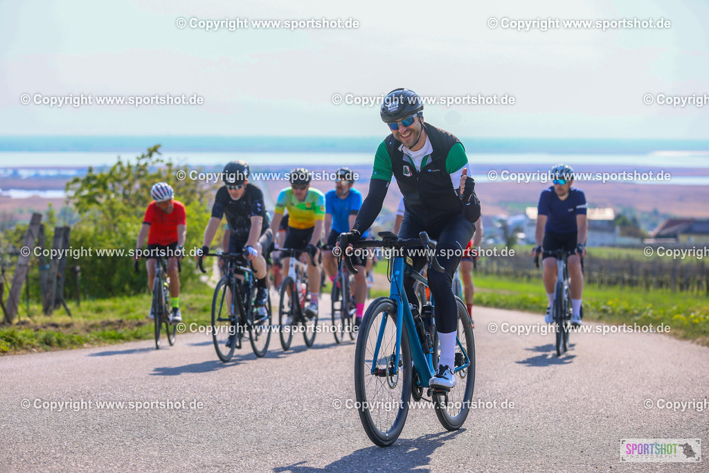 TRA_0850 | Neusiedlersee Radmarathon 2026@sportshot_your_pictrs #yourpictures#roadtowm2029 #nrm #neusiedlerseeradmarathon #neusiedlersee #neusiedlerseetourismus #burgenland #mörbisch #nrm26 #burgenlandtourismus #voglundco #poweredbyburgenlandtourismus #radsport #rad #marathon #ucigranfondo #visitburgenland #ucigranfondoworldseries