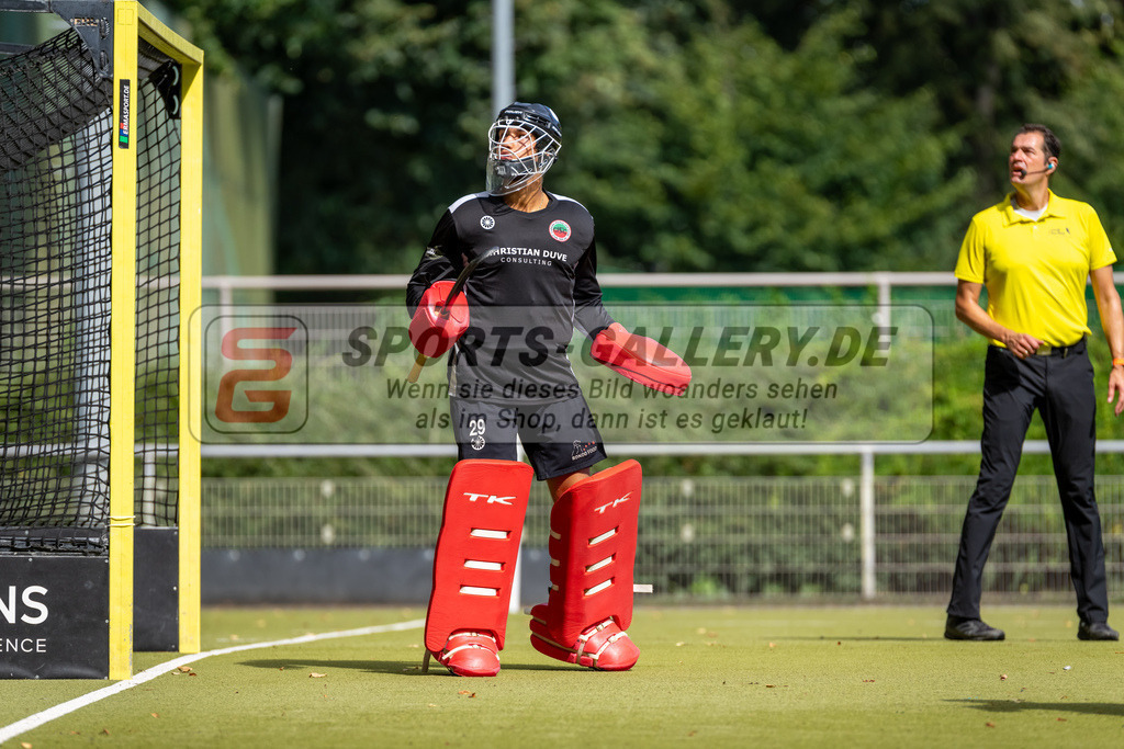 HK_20240907_105354 | 1. Bundesliga Herren RW Köln - Crefelder HTC am 7.9.2024 RW Köln, Köln , Joshua Onyekwue Nnaji Torwart ( Crefelder HTC #29 ) , Blasch ( SR )
