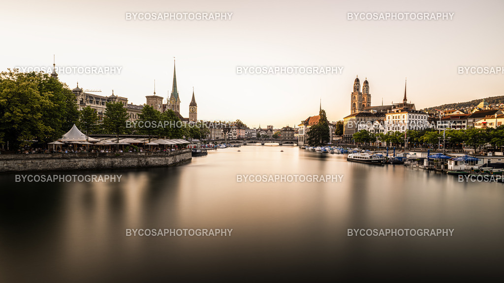 Zurich Golden Calm _ 900 Seconds | Exklusive Fine Art Prints aus Zürich – hochwertige Stadt- und Landschaftsfotografien als Wandbilder. Entdecken Sie einzigartige Zürich-Fotos zum Ausdrucken - Realisiert mit Pictrs.com