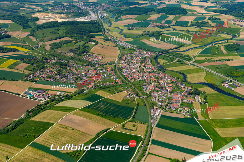 Die Luftaufnahme Ebermergen - Harburg wurde 2021 mittels Flugzeug (keine Drohne) erstellt. Hohe Auflösung -für große Poster und Wandbilder geeignet!