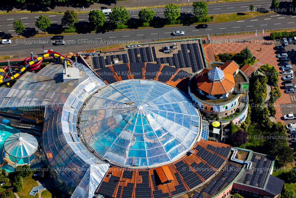 Luftbild Chorweiler-3474 | Luftbildfotografie und Luftbild Therme und Schwimmbecken am Freibad der Freizeiteinrichtung in Chorweiler im Bundesland Nordrhein-Westfalen, Deutschland - Realisiert mit Pictrs.com