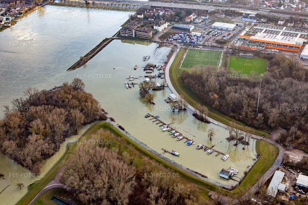 Luftbild: Rhein-Hochwasser am Rheinhafen Maximliansau im Ortsteil Maximiliansau in Wörth im Bundesland Rheinland-Pfalz in Deutschland. Foto: IMG_139327.jpg vom 16.12.2023 durch Werner Riehm/FLY-FOTO.de