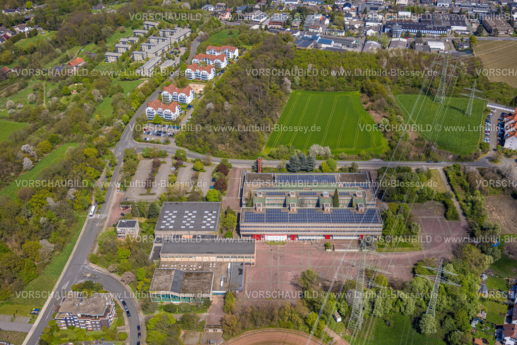 Hattingen230406963 | Luftbild, Gymnasium Holthausen mit Solardach, Wohnsiedlung Schlangenbusch und Wohnsiedlung mit roten Dächern zwischen Hölter Busch und Feldmark, Holthausen, Hattingen, Ruhrgebiet, Nordrhein-Westfalen, Deutschland