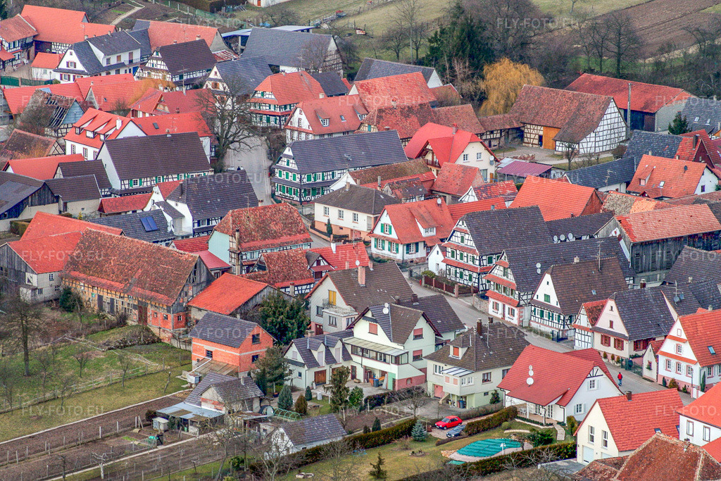 Vue aérienne: Rue des Églises depuis le sud-ouest à Seebach dans le département Bas Rhin, France.Photo: IMG_1201.jpg prise le 12/03/2006 par Werner Riehm/FLY-FOTO.euRésolution de l'original: 3456 x 2304 px