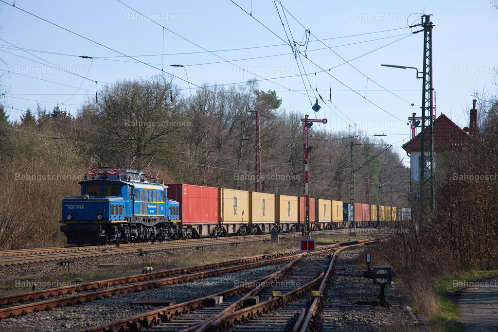 MWB1020041Luebberstedt4p270312 | Stöbern Sie durch einzigartige Aufnahmen und finden die perfekte Aufnahme für jeden Eisenbahnentheusiast! Stellen Sie sich aus einer Reihe von Möglichkeiten wie der Druck auf Leinwände, Fotoposter, Kalender oder Magnetfotos Ihr Geschenk zusammen - Realisiert mit Pictrs.com