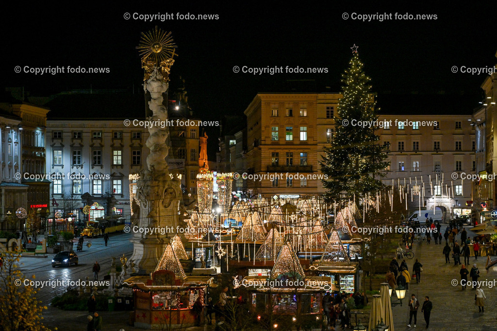 Weihnachtsmarkt_ Linz_ 22.11.2023-3 | 22.11.2023, Linz, AUT, Christkindlmarkt, Hauptplatz Linz, Weihnachtsdekoration, im Bild Christkindlmarkt, Weihnachtsmarkt, Hauptplatz Linz, Huetten, Standln, Besucher, Tradition, Brauchtum, Beleuchtung