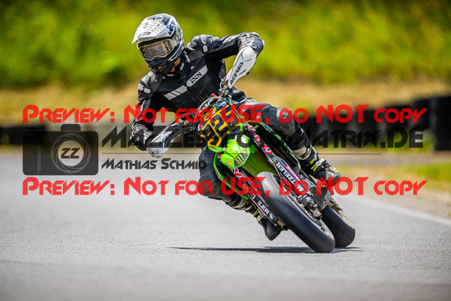 MaZZes_FotoMatrix_220528_1022 | Fotograf Mathias Schmid
Sportfotograf,
Eventfotograf,
Hochzeitsfotograf,
Portraitfotograf