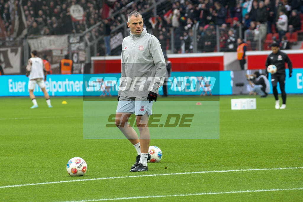 Bayer Leverkusen Saison 25/26 - © Sportfoto-Sale (MK) | David Thiel, Torwarttrainer -   Bayer Leverkusen Saison 25/26 - © Sportfoto-Sale (MK) - Realisiert mit Pictrs.com