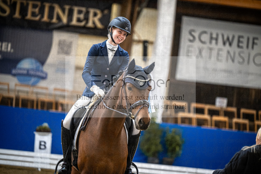 DOS_0035 | Entdecke hochwertige Reitturnierfotos von Foto Oger. Professionell, emotional und authentisch – jetzt Lieblingsmomente im Shop bestellen.Deutschlandweite Turnierfotografie. - Realisiert mit Pictrs.com