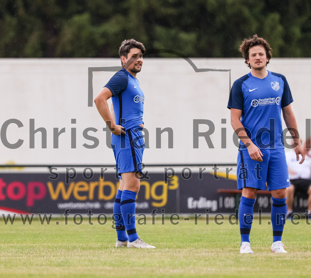 2023-06-30_010_FC_Langengeisling_gegen_VfB_Forstinning | Erding, Deutschland, 30.06.2023:
Fußball, Bezirksliga Oberbayern Ost 2023 / 2024, Testspiel, FC Langengeisling gegen VfB Forstinning, Endergebnis: 3:0

Maximilian Maier (FC Langengeisling, #10), Fabian Aigner (FC Langengeisling, #19)

Foto: Christian Riedel / fotografie-riedel.net