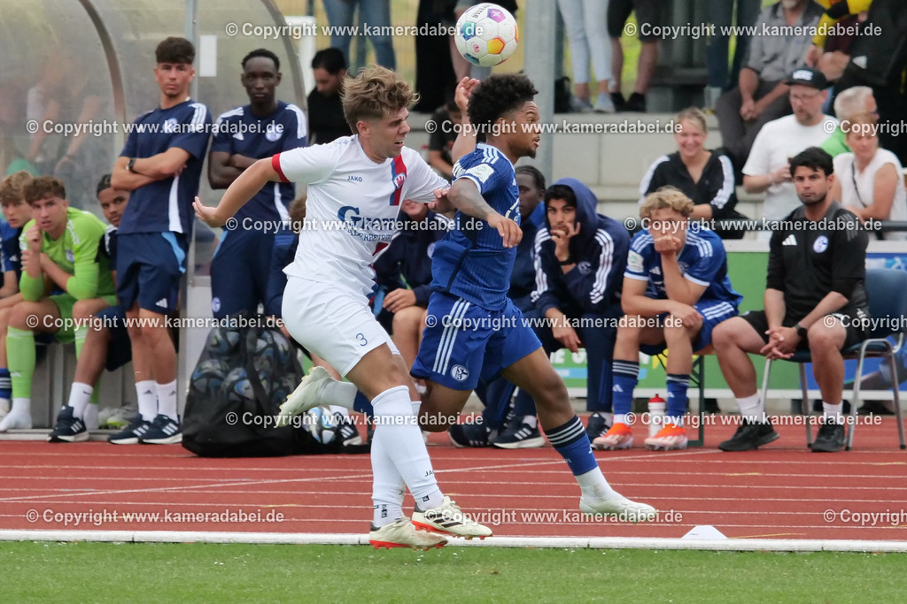 Fußball : Testspiel : SuS 09 Dinslaken - Schalke 04 U 19 am 25.07.2024 | Foto : Jochen Emde / www.kameradabei.de - Realisiert mit Pictrs.com
