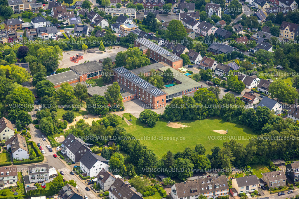 Hattingen250517005 | Luftbild, Gemeinschaftsgrundschule GGS Oberwinzerfeld, Dach mit Solarpaneelen, AWO Kita Kindertagesstätte Winz-Baak, Hattingen, Ruhrgebiet, Nordrhein-Westfalen, Deutschland