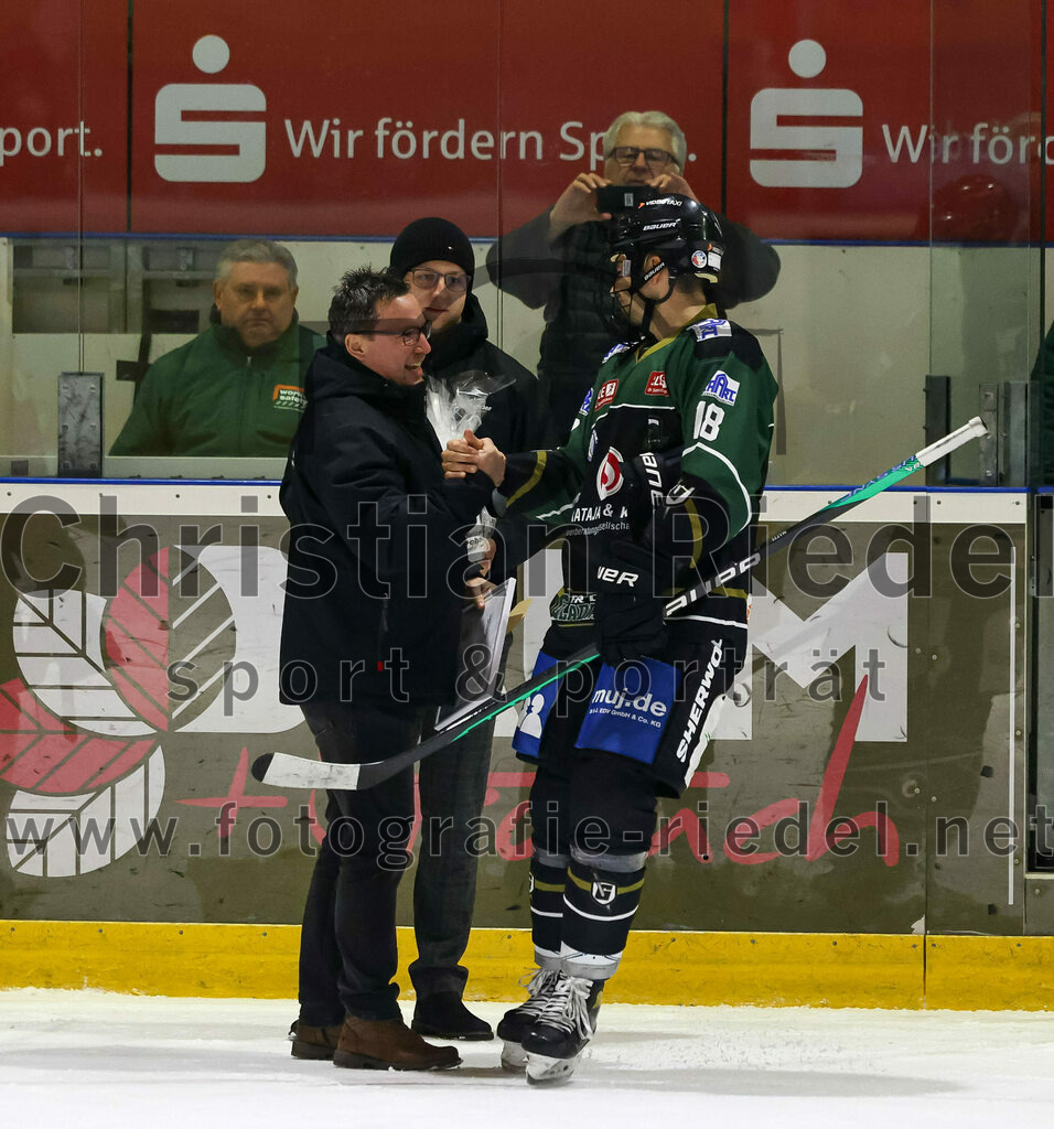 2023-01-22_159_Eishockey_TSV_Erding_gegen_ESC_Dorfen | Erding, Deutschland, 22.01.2023:
Eishockey, Bayernliga 2022 / 2023, 29. Spieltag, TSV Erding gegen ESC Dorfen, Endergebnis: 6:2

Daniel Krzizok (Erding Gladiators, #18)

Foto: Christian Riedel / fotografie-riedel.net