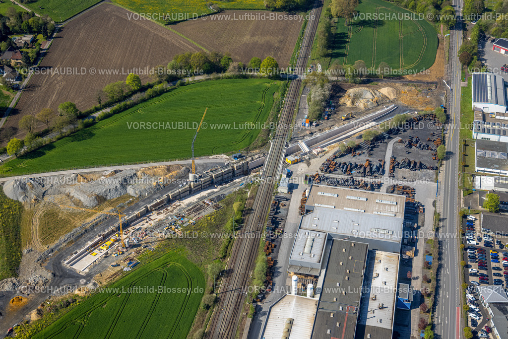 Kamen230406038 | Luftbild, Südkamener Spange, Baustelle mit Neubau und Unterführung, Anschluss an Dortmunder Straße und Westicker Straße, Bahngleise und Unterführung, Kamen, Ruhrgebiet, Nordrhein-Westfalen, Deutschland