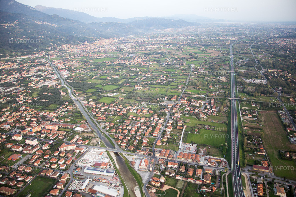 Vue aérienne: Vue de la ville à Federigi dans le département Toscane, Italie. Photo: IMG_087021.jpg prise le 03/04/2016 par Werner Riehm/FLY-FOTO.eu – Résolution de l'original: 5472 x 3648 px