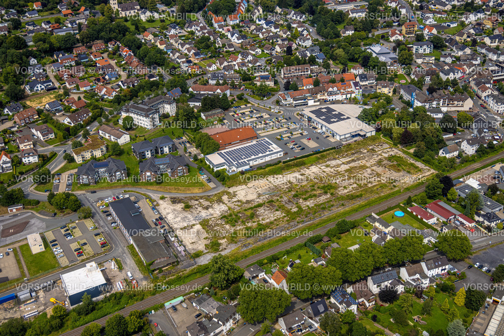 Wickede240711380 | Luftbild, Baufläche für neues Wohnviertel Quartier Am Park, Einkaufszentrum mit Aldi und Edeka Supermarkt an der Christian-Liebrecht-Straße, Sankt Josef Seniorenheim Am Lehmacker, Wickede, Soester Börde, Nordrhein-Westfalen, Deutschland