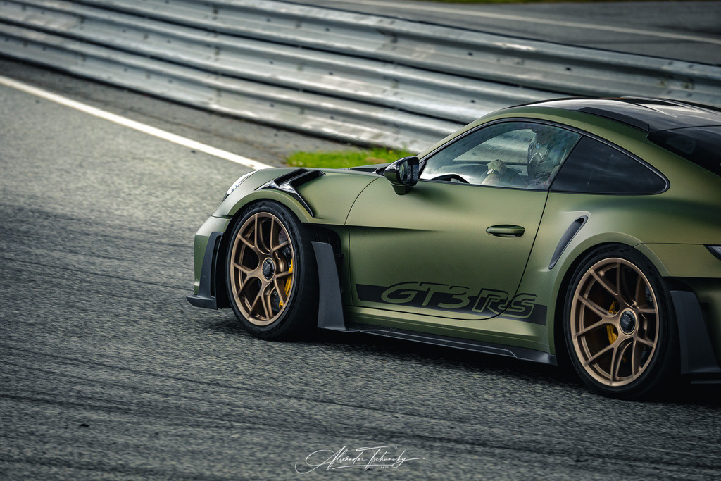 R6PZ2624 _Alexander Tschuncky | Entdecken Sie die faszinierende Welt von Alexander Tschuncky Arts: Kreative Fotografie, atemberaubende Automobilkunst und hochwertiger Bilderdruck. Lassen Sie sich inspirieren! - Realisiert mit Pictrs.com