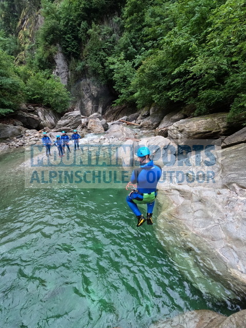 GOPR0833 | Bestelle die Bilder deines Berg- oder Wasser-Abenteuers mit Mountain Sports bequem von zu Hause aus direkt über unseren Online Fotoshop von pictrs.com. - Realisiert mit Pictrs.com