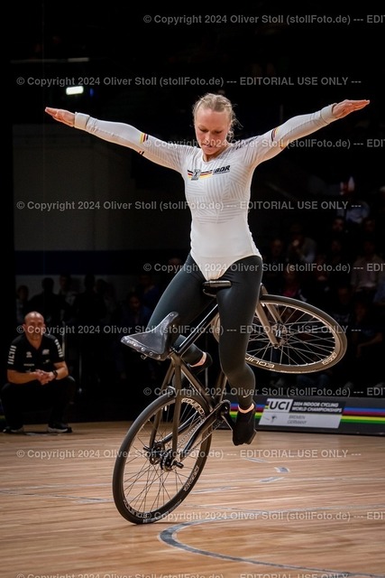 20241026OAS33594-lic | FUELLER Lara (GER / RKV Poppenweiler) First Place at UCI World Championships Indoor Artistic Cycling Bremen/GER Proposal 194,70 points Result 186,89 points - Realisiert mit Pictrs.com