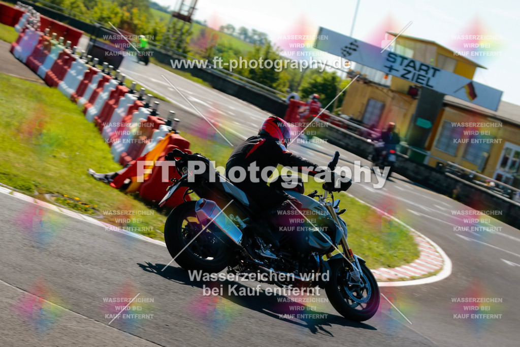 Moto-TeamOBK-21287 | Hier findet Ihr Bilder von Touristenfahrten auf der Nürburgring Nordschleife oder von anderen Veranstaltungen die ich besucht habe. Viel Spass beim Durch Schauen 