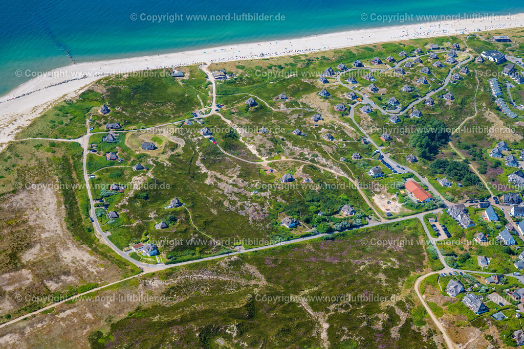 Sylt_Hörnum_ELS_0063130825 | HöRNUM (SYLT) 13.06.2025 Ortsansicht der Straßen und Häuser der Wohngebiete in Hörnum (Sylt) auf der Insel Sylt im Bundesland Schleswig-Holstein, Deutschland. Weiterführende Informationen bei: Sylt Marketing GmbH. // Town View of the streets and houses of the residential areas in Hoernum (Sylt) on Island Sylt in the state Schleswig-Holstein, Germany. Further information at: Sylt Marketing GmbH. Foto: Martin Elsen