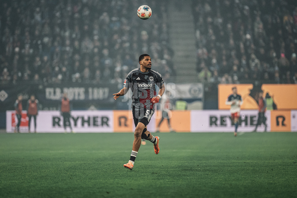 Fußball | Männer | Saison 2025/2026 | 1. Fußball-Bundesliga | 15. Spieltag | Hamburger SV vs. Eintracht Frankfurt | 20.12.2025 | Aurele Amenda (#5, Eintracht Frankfurt)