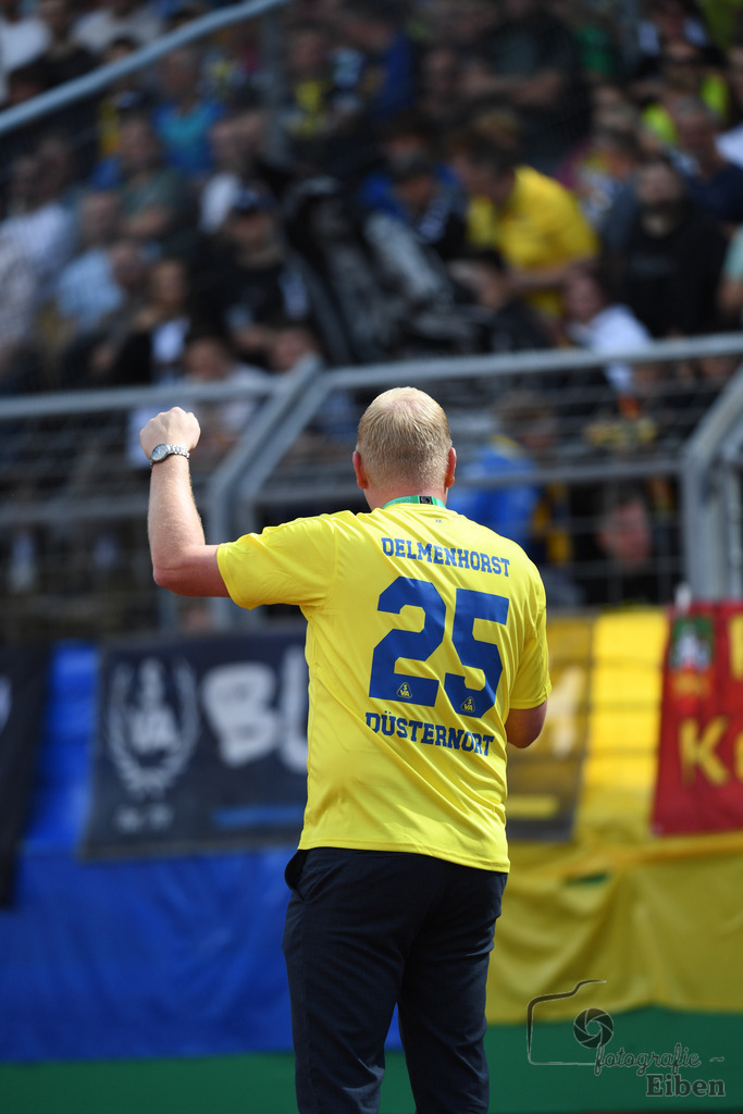 SV Atlas-Delmenhorst-Borussia Mönchengladbach | DFB-Pokal 1. Runde;SV Atlas Delmenhorst (gelb)-Borussia Mönchengladbach (schwarz) am 17.08.2025 in Oldenburg (Marschweg-Stadion), Photo: Philip Eiben 2025 - Realisiert mit Pictrs.com